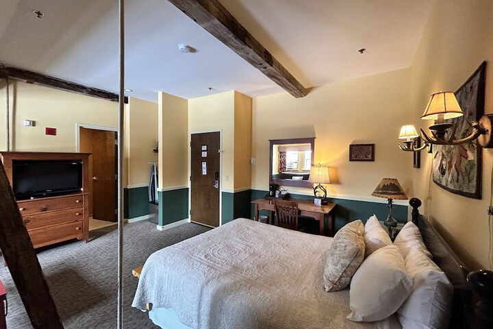 Room 169 of 260