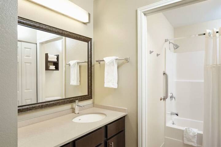 Staybridge Suites Lincolnshire by IHG