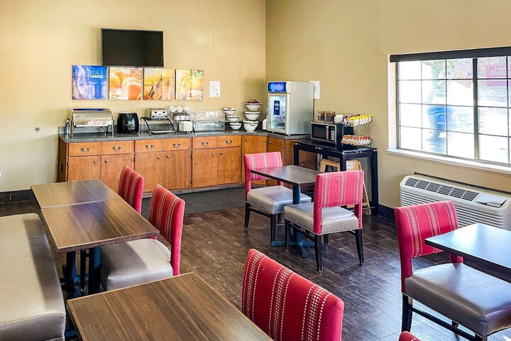 Comfort Inn & Suites Midtown