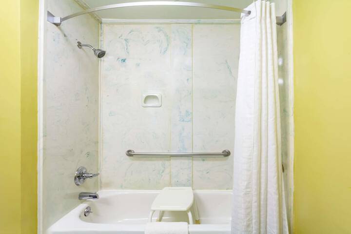 Super 8 by Wyndham Morristown / South
