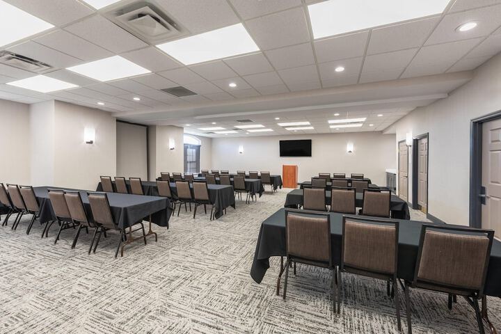 Country Inn & Suites by Radisson Findlay, OH