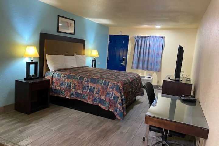 Room 11 of 18