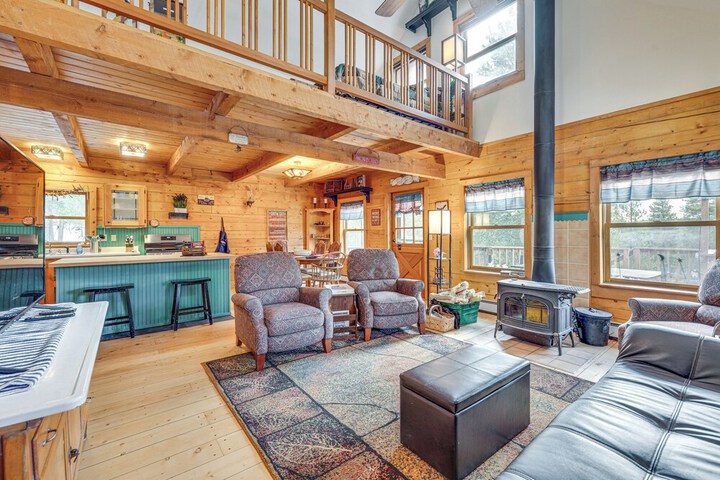 Deck Fire Pit & Grill: Log Cabin in Black Hawk
