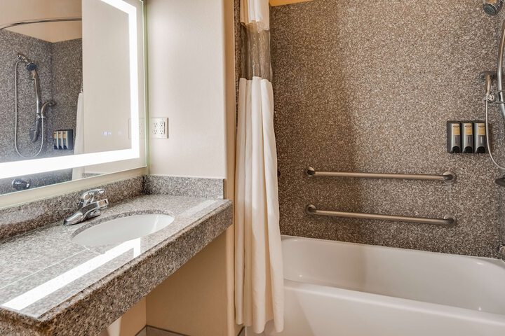 Room 15 of 22