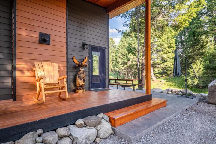Granite Moose Hideaway Cabin