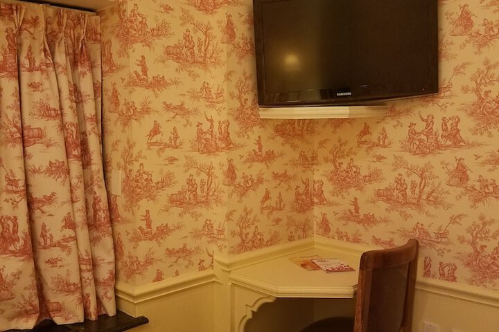 Room 24 of 84