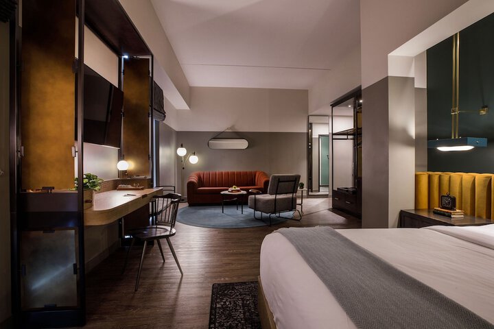Room 17 of 106
