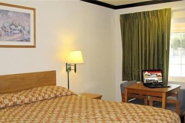 Room 13 of 19