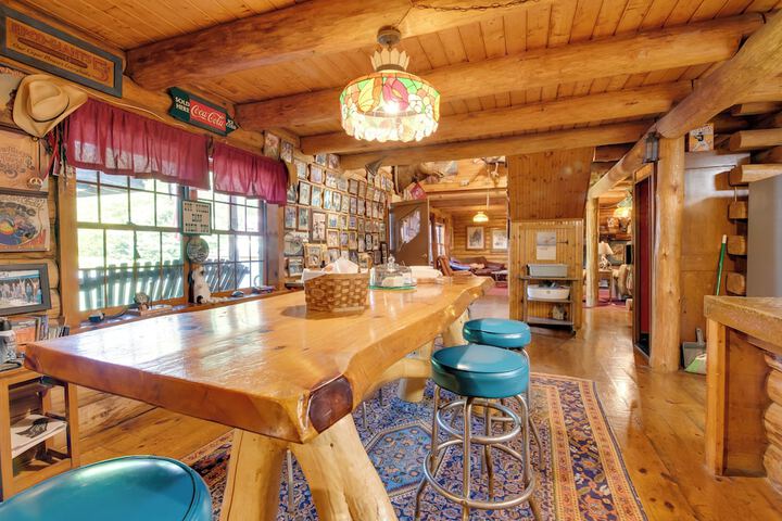 Handcrafted Log Cabin in Candor: Group Getaway!