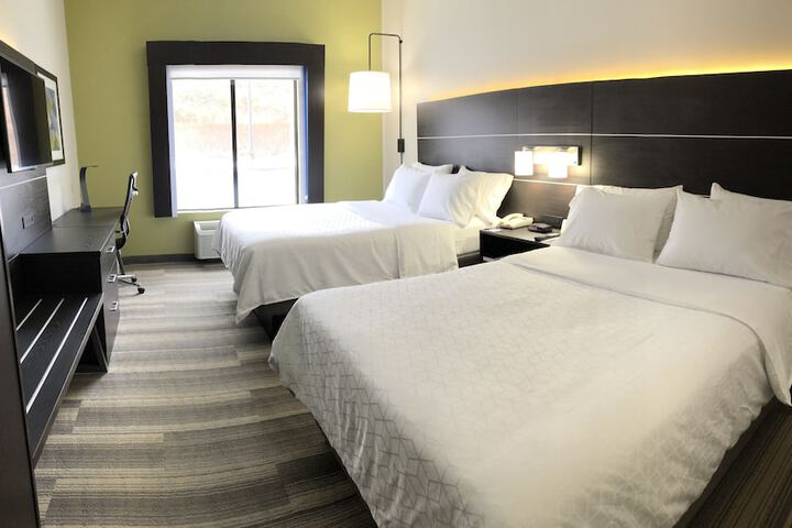 Holiday Inn Express and Suites Newton by IHG