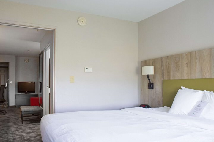 Room 7 of 13