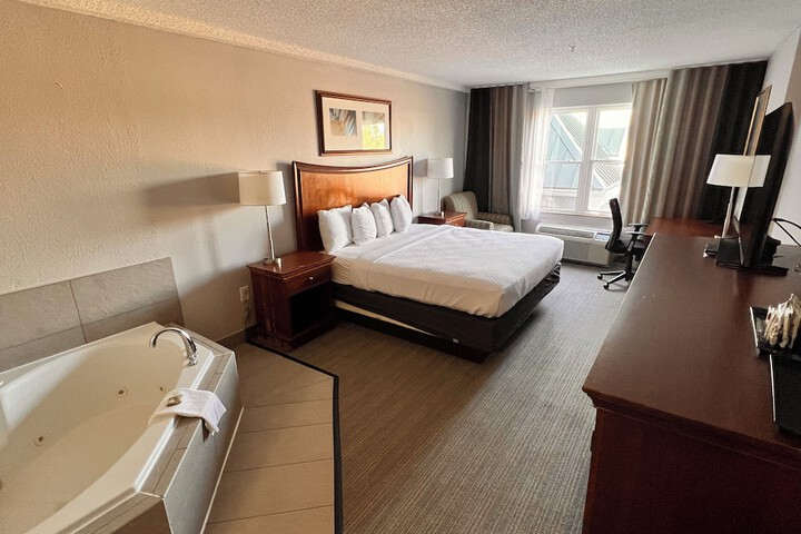Room 10 of 33