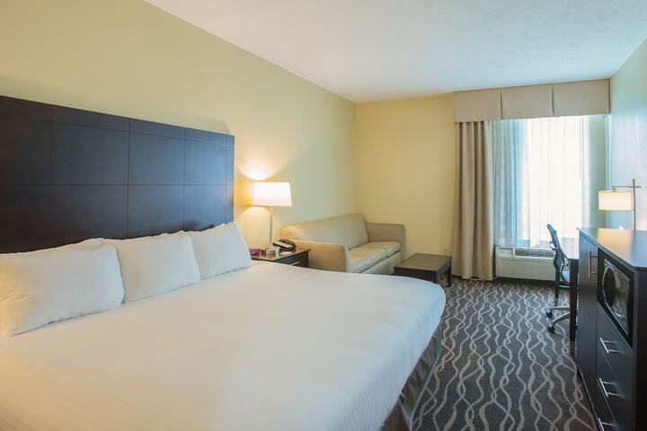 Room 12 of 25