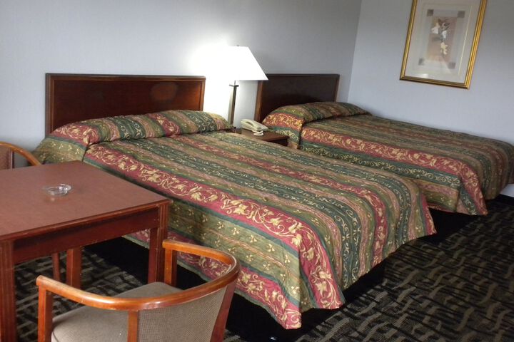 Room 6 of 12