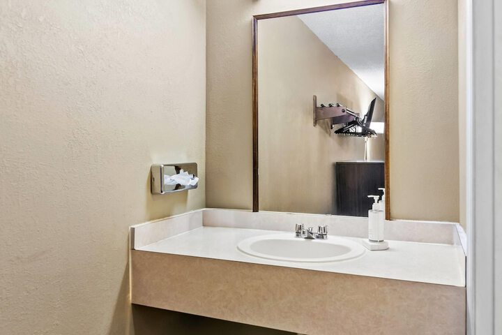 Super 8 by Wyndham Columbia SC / Ft. Jackson