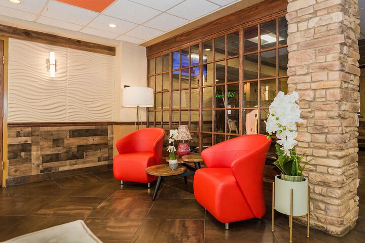 Ramada Hotel & Conference Center by Wyndham Plymouth
