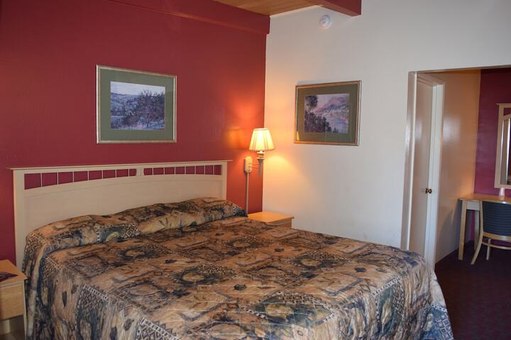 Room 10 of 19