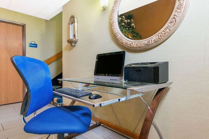 Business Center 16 of 16