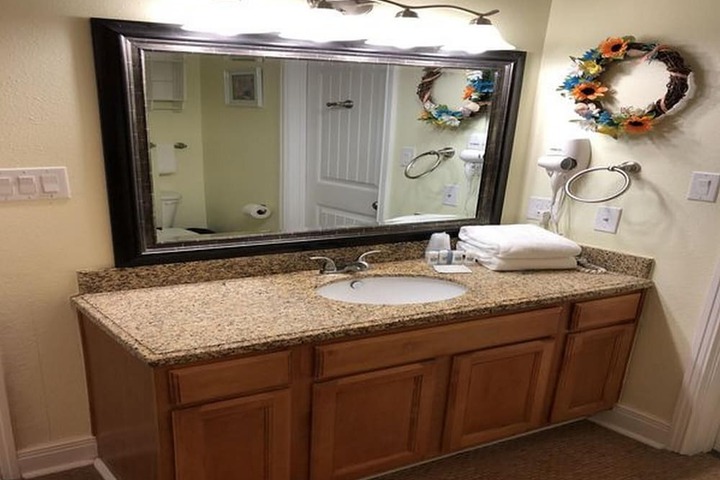 Beachgate CondoSuites and Oceanfront Resort