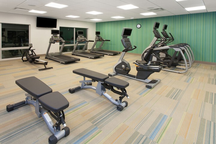 Holiday Inn Express and Suites Detroit / Sterling Heights by IHG