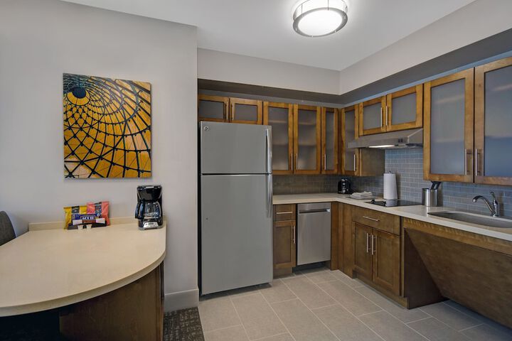 Staybridge Suites Sterling Heights - Detroit by IHG