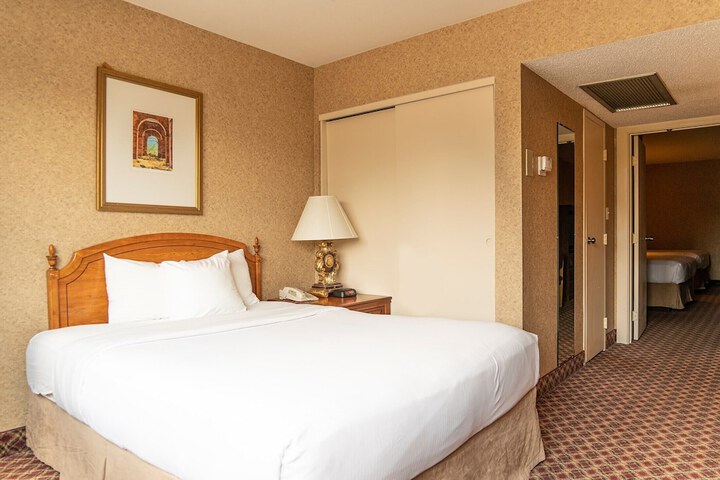 Room 10 of 29