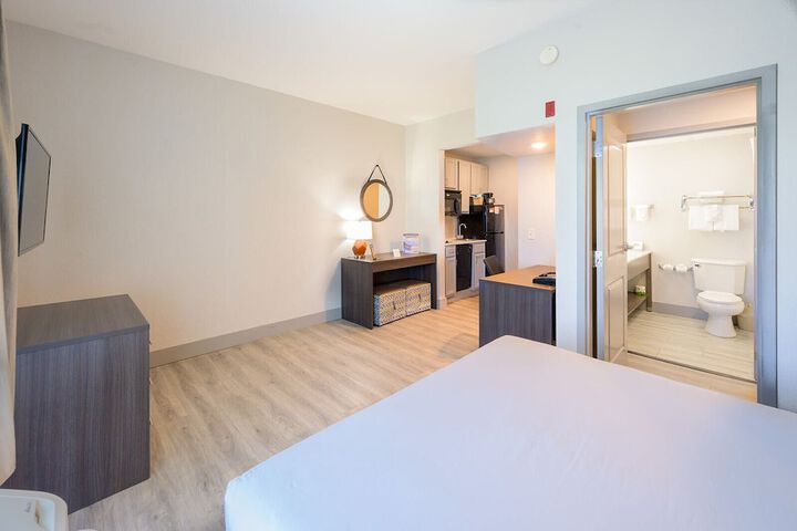 Room 25 of 76