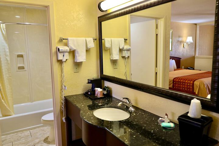 Room 26 of 34