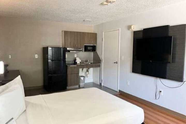 Room 33 of 38