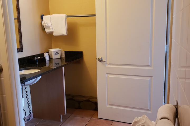 Room 16 of 40