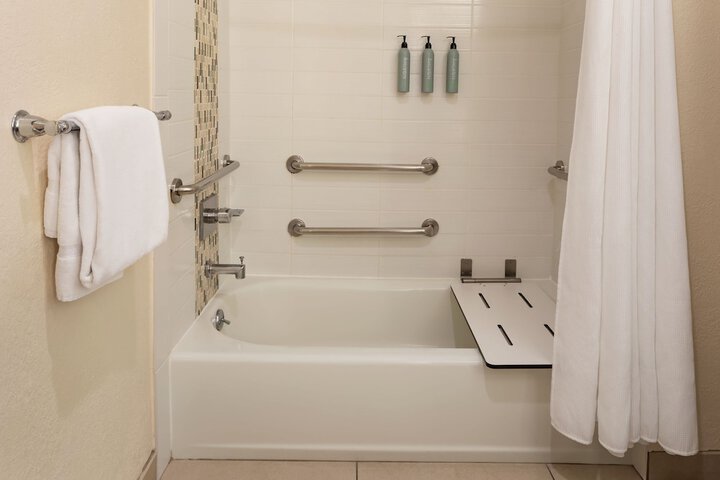Courtyard by Marriott San Diego Del Mar / Solana Beach