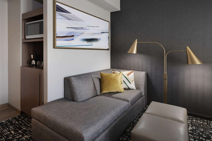 Room 32 of 46