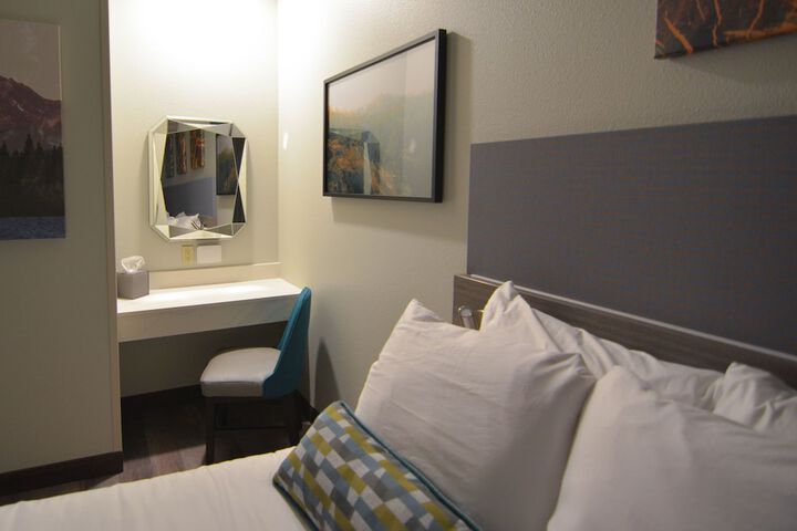 Room 18 of 28