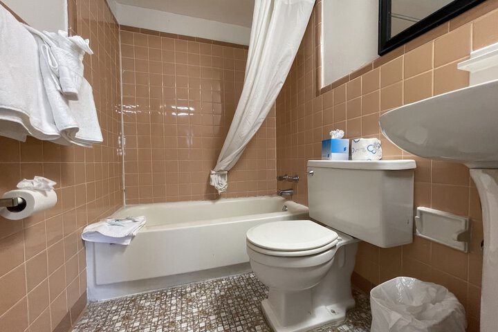 Room 15 of 37
