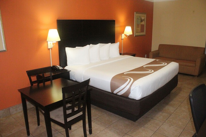 Quality Inn & Suites at the Outlets Mercedes / Weslaco