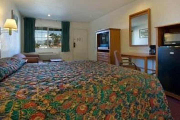 Room 12 of 24