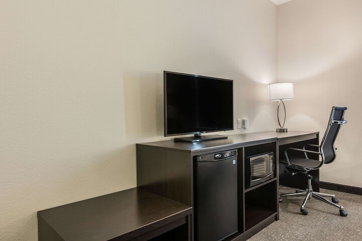 Room 13 of 28