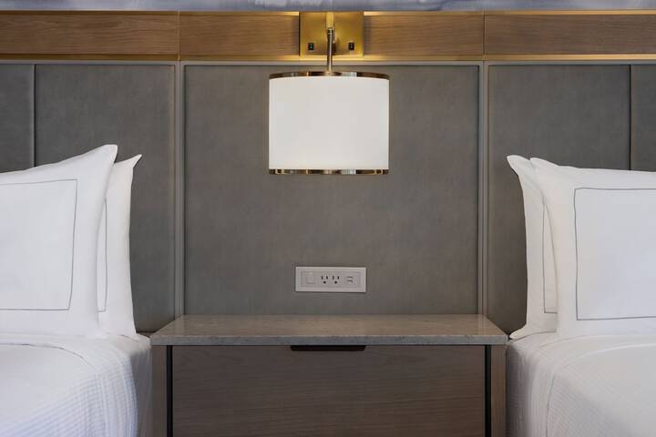 DoubleTree by Hilton Kingston