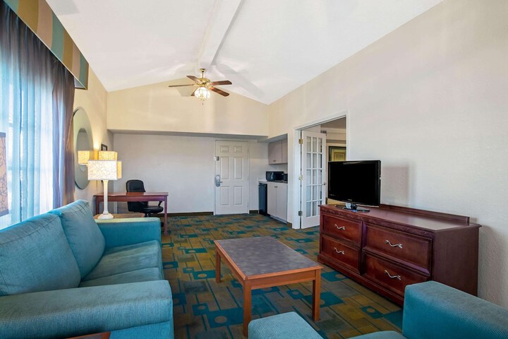 Room 9 of 30