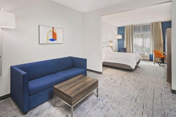 Holiday Inn Express & Suites Chicago West - OHare Arpt Area by IHG