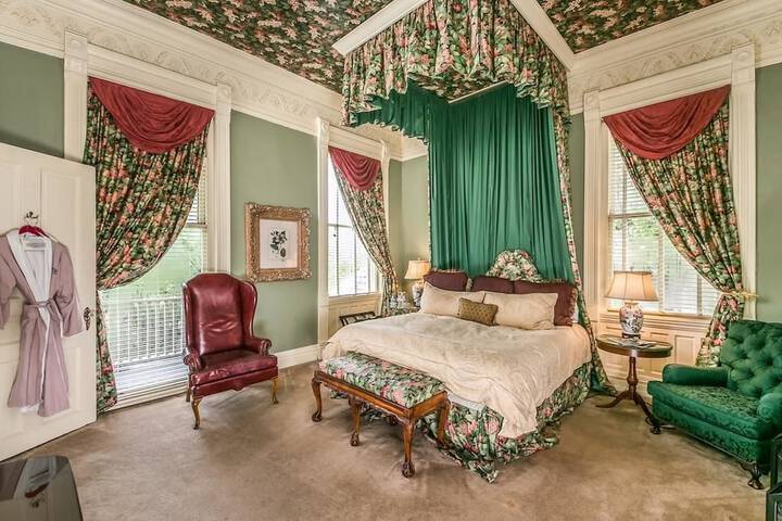 Room 26 of 46