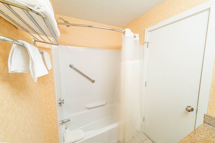 Room 9 of 39