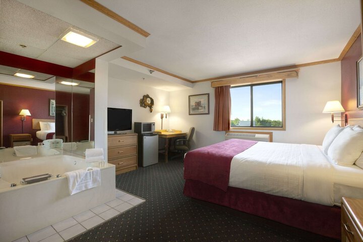 Room 33 of 41