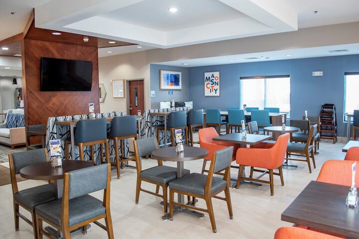 Holiday Inn Express and Suites Mason City by IHG