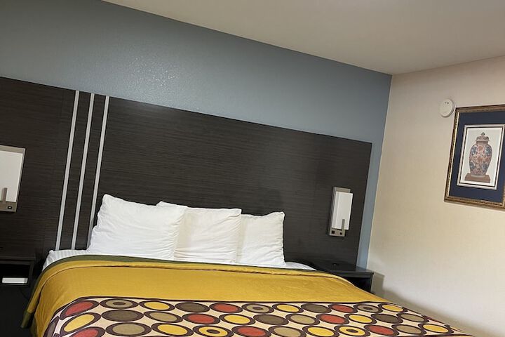 Room 15 of 15
