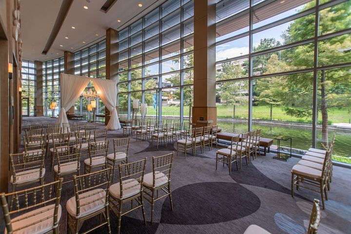 Ballroom/Hall 91 of 96