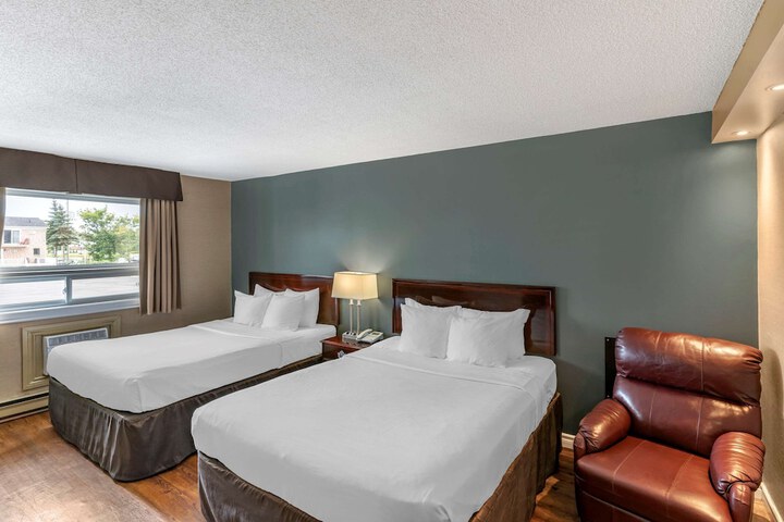 Econo Lodge Montreal-Brossard