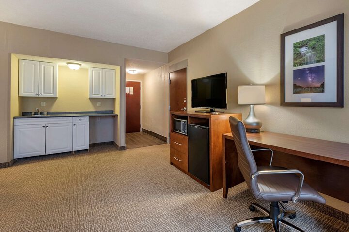 Room 28 of 40