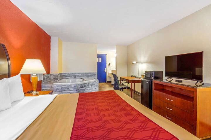 Room 25 of 62