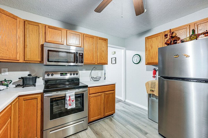 Riverfront Cabin w / Mtn Views in Tuckasegee!